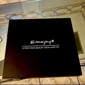 Brand new Emojoy premium steak knives 8 piece set beautiful box.I have 20 sets.